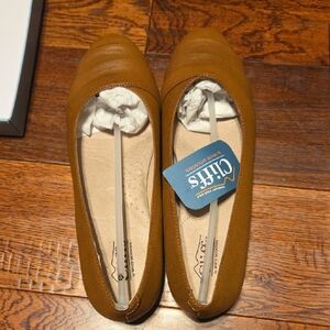 Cliffs by White Mountain Women's Cognac FlatsSarah! Clara Style